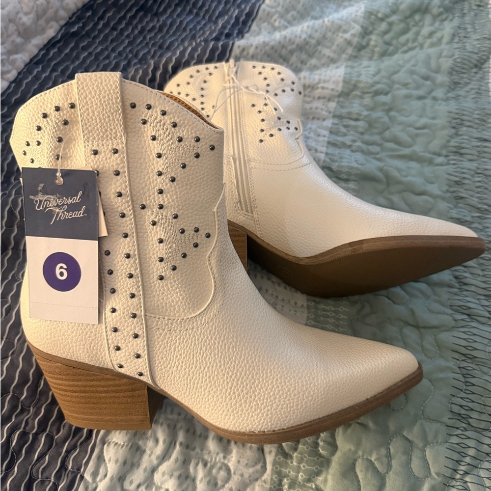 Universal Thread White Ankle Cowboy Booties